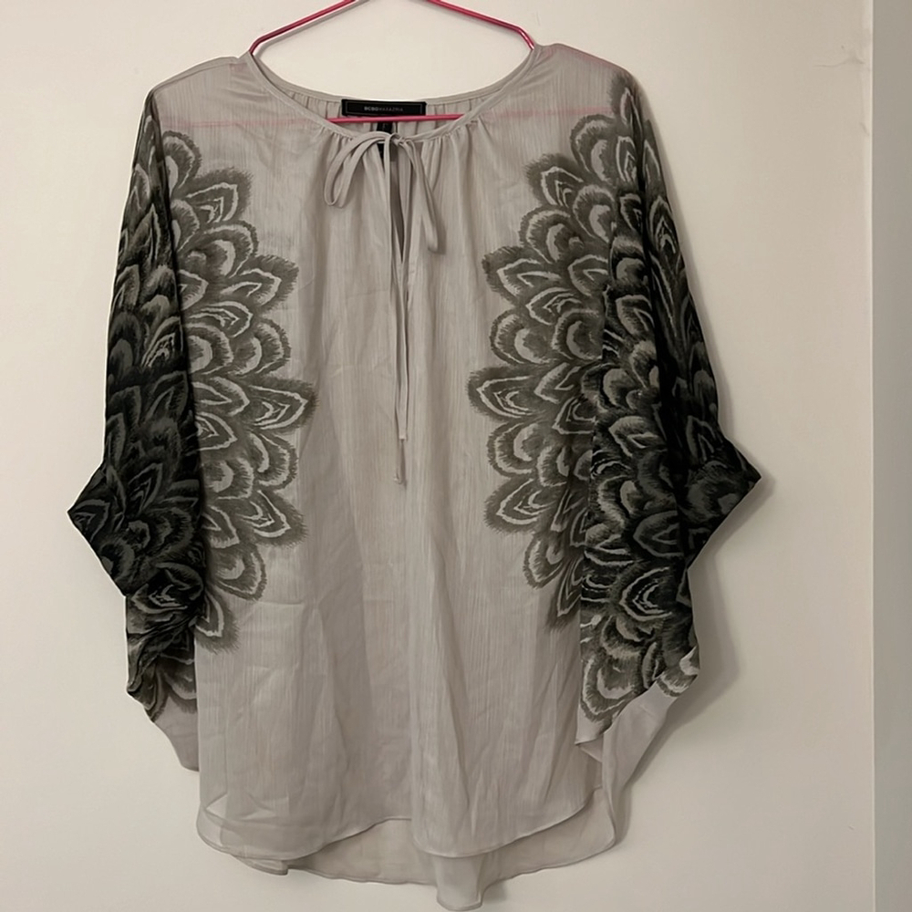 BCBGMAXAZRIA Fiona Drapey Printed Keyhole Blouse